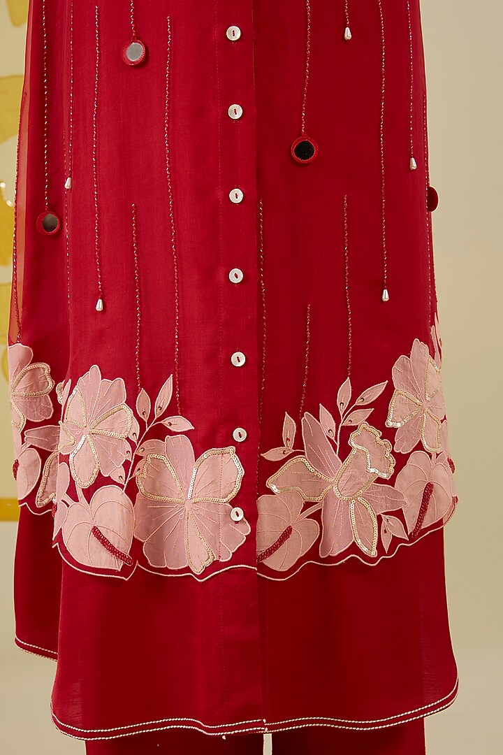 Red Silk Chanderi Floral Applique Work Kurta Set by I AM DESIGN at Pernia's Pop Up Shop