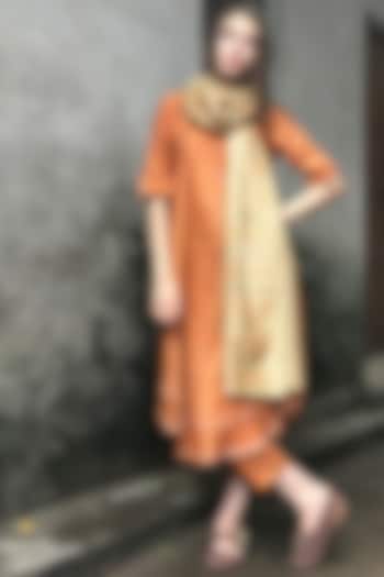 Dust Orange Linen Satin Kantha Embroidered Kurta Set by I AM DESIGN at Pernia's Pop Up Shop