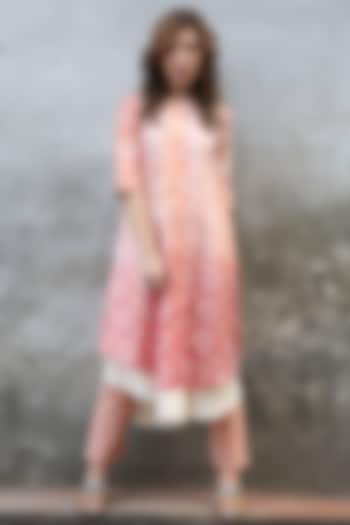 Peach Pink Ombre Printed Kurta With Pants by I AM DESIGN at Pernia's Pop Up Shop
