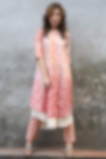 Peach Pink Ombre Printed Kurta With Pants by I AM DESIGN