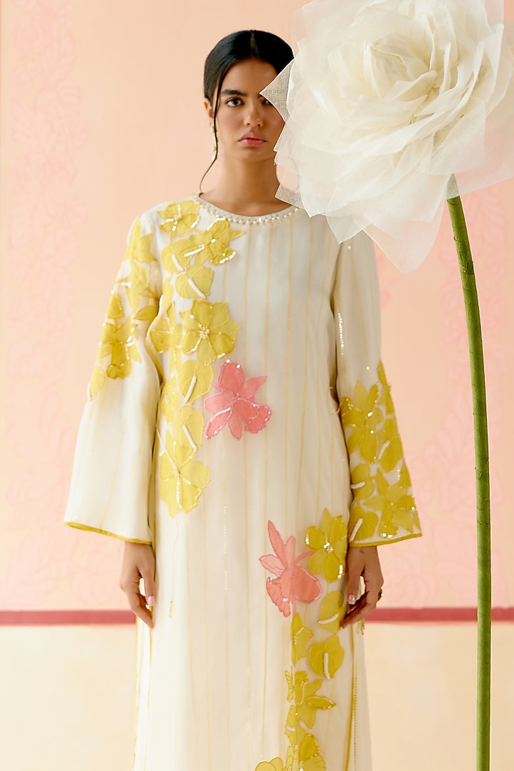 Ivory Silk Organza Floral Applique Work Kurta Set by I AM DESIGN at Pernia's Pop Up Shop