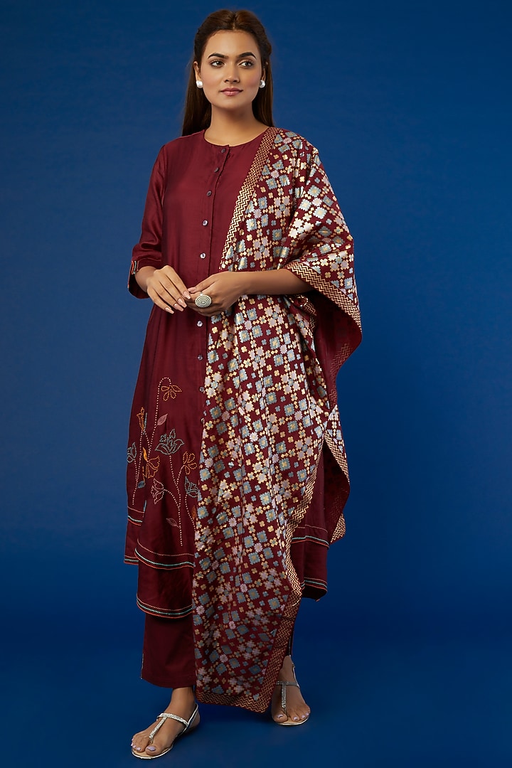 Burgundy Embroidered Kurta Set by I Am Design at Pernia's Pop Up Shop