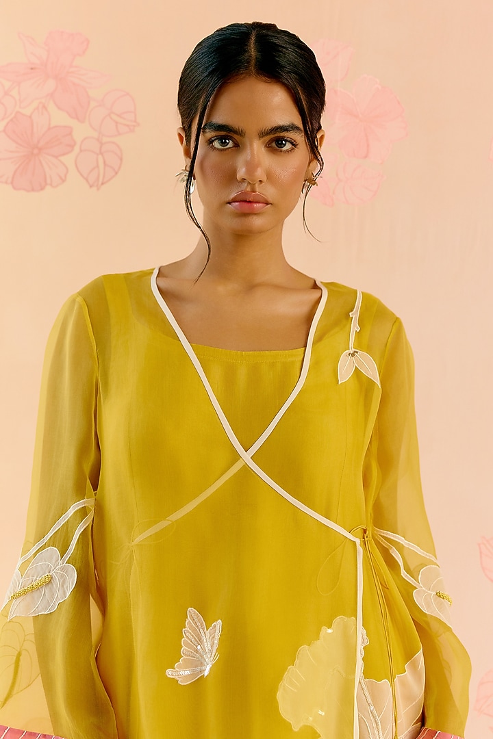 Mustard Silk Organza Floral Applique Work Kurta Set by I AM DESIGN at Pernia's Pop Up Shop