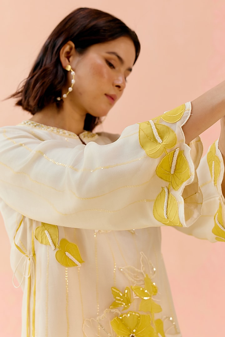 Ivory Silk Organza Floral Applique Work Kurta Set by I AM DESIGN at Pernia's Pop Up Shop