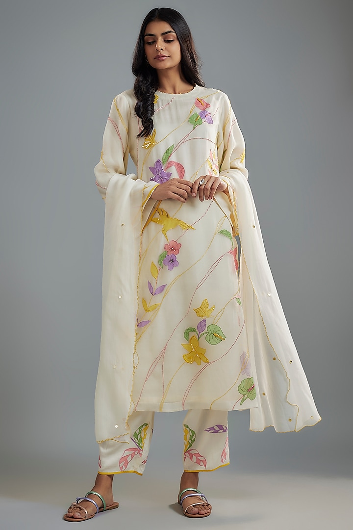 Ivory Silk Organza Floral Applique Work Layered Kurta Set by I AM DESIGN at Pernia's Pop Up Shop