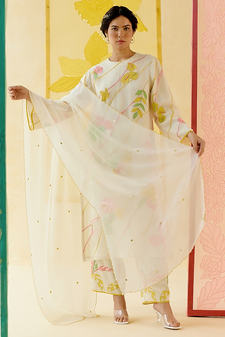 Ivory Silk Organza Floral Applique Work Kurta Set by I AM DESIGN at Pernia's Pop Up Shop