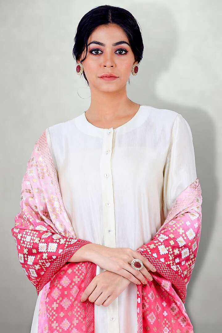 Ivory Embroidered Kurta Set by I Am Design at Pernia's Pop Up Shop