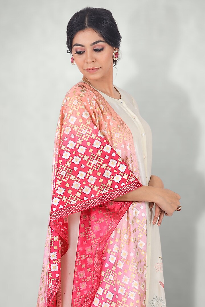 Ivory Embroidered Kurta Set by I Am Design at Pernia's Pop Up Shop