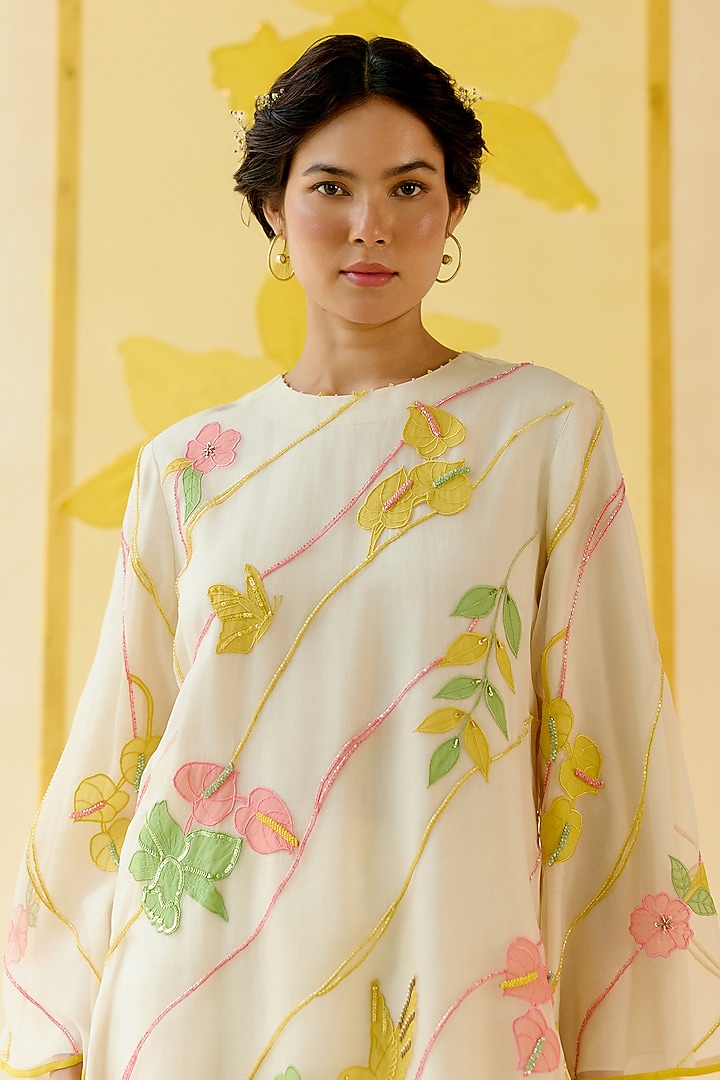 Ivory Silk Organza Floral Applique Work Kurta Set by I AM DESIGN at Pernia's Pop Up Shop