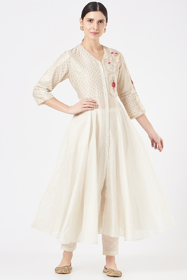 Ivory Embroidered Kurta Set by Ivory by dipika