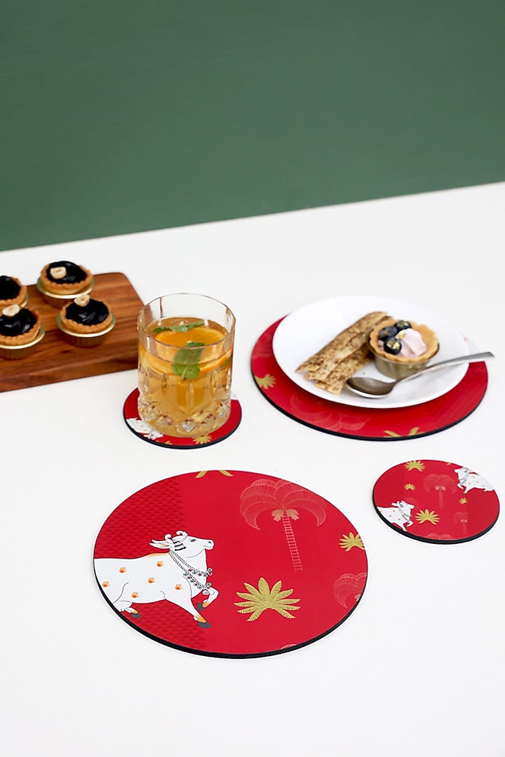 Pink Gulabi Pichwai Round Trivets & Coasters Hamper by ICRAFT at Pernia's Pop Up Shop