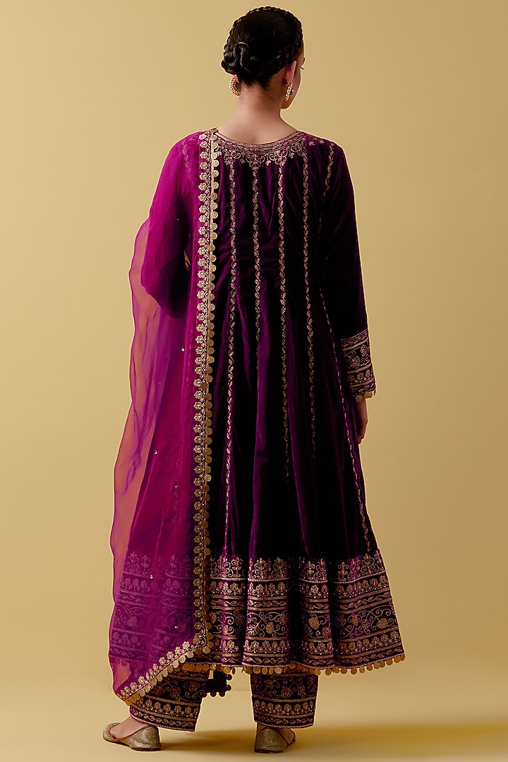 Pink Velvet Hand & Machine Embroidered Wedding Anarkali Set by Ikshita Choudhary at Pernia's Pop Up Shop