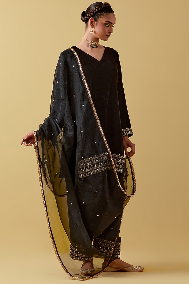 Black Velvet Hand & Machine Embroidered Kurta Set by Ikshita Choudhary at Pernia's Pop Up Shop