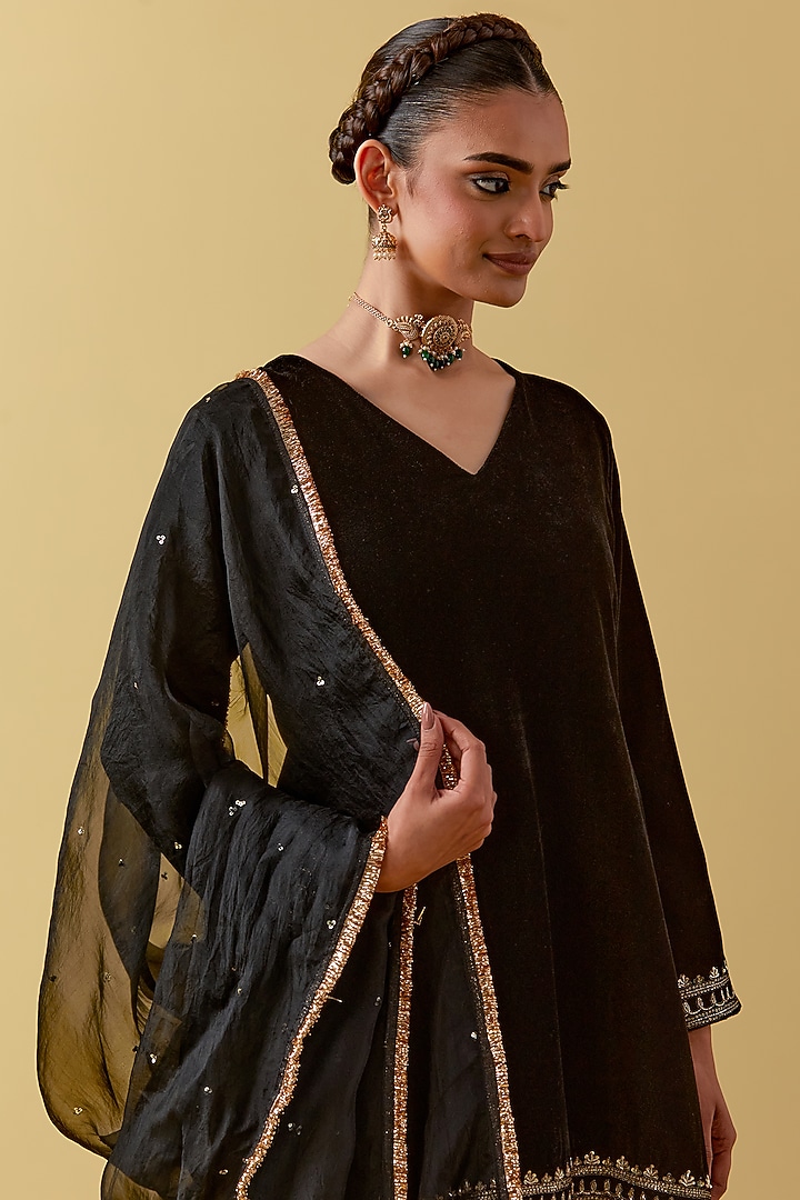 Black Velvet Hand & Machine Embroidered Kurta Set by Ikshita Choudhary at Pernia's Pop Up Shop