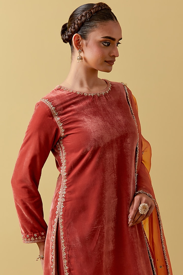Peach Velvet Hand & Machine Embroidered Kurta Set by Ikshita Choudhary at Pernia's Pop Up Shop