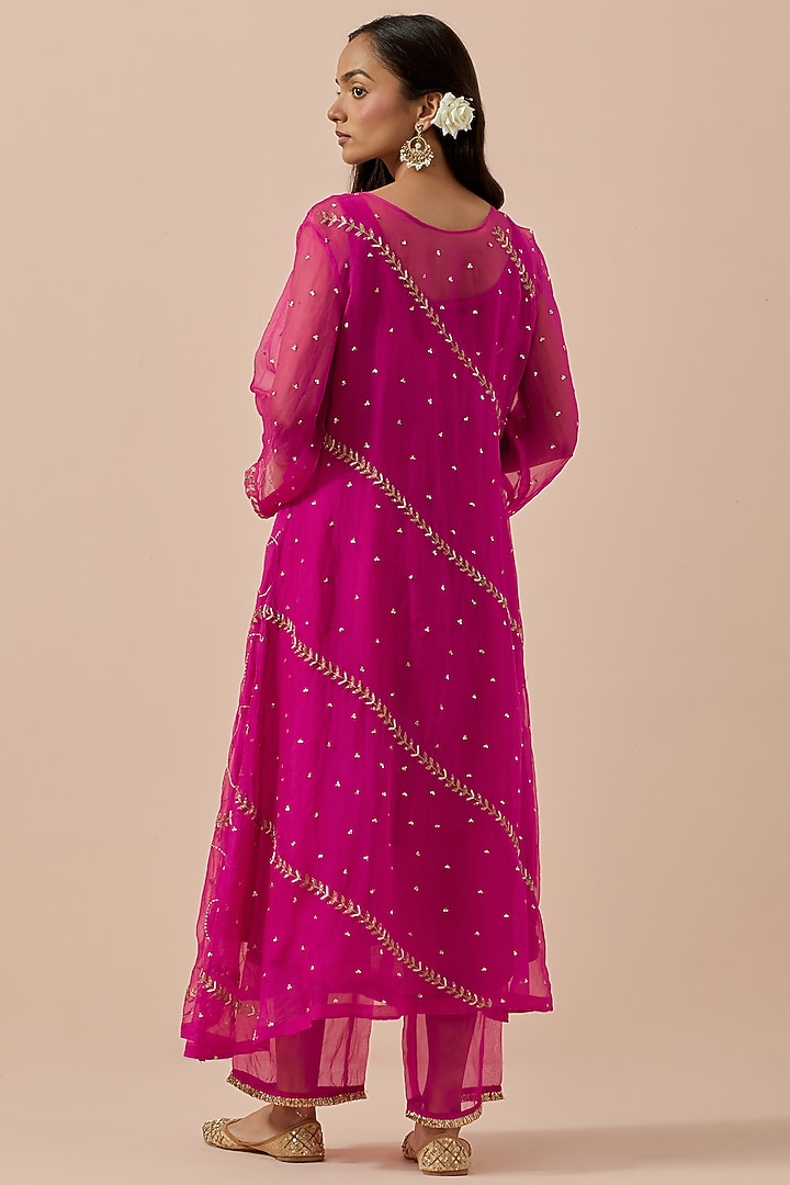 Magenta Organza Hand & Machine Embroidered Kurta Set by Ikshita Choudhary at Pernia's Pop Up Shop