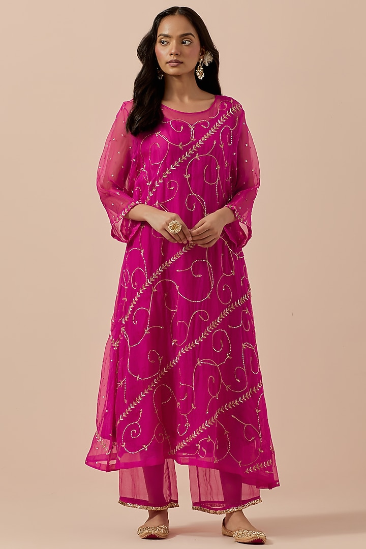 Magenta Organza Hand & Machine Embroidered Kurta Set by Ikshita Choudhary at Pernia's Pop Up Shop