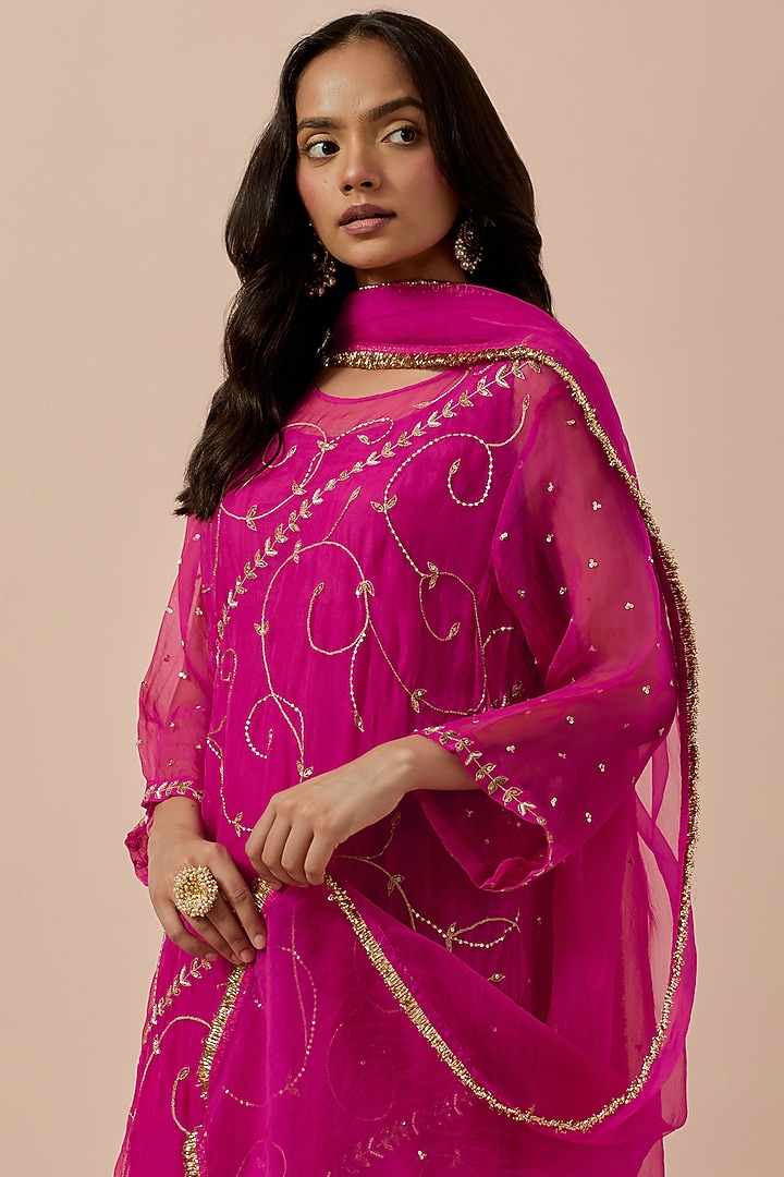 Magenta Organza Hand & Machine Embroidered Kurta Set by Ikshita Choudhary at Pernia's Pop Up Shop