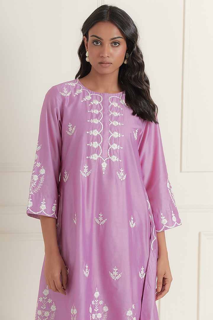 Purple Chanderi Silk Embroidered Kurta Set by Ikshita Choudhary at Pernia's Pop Up Shop