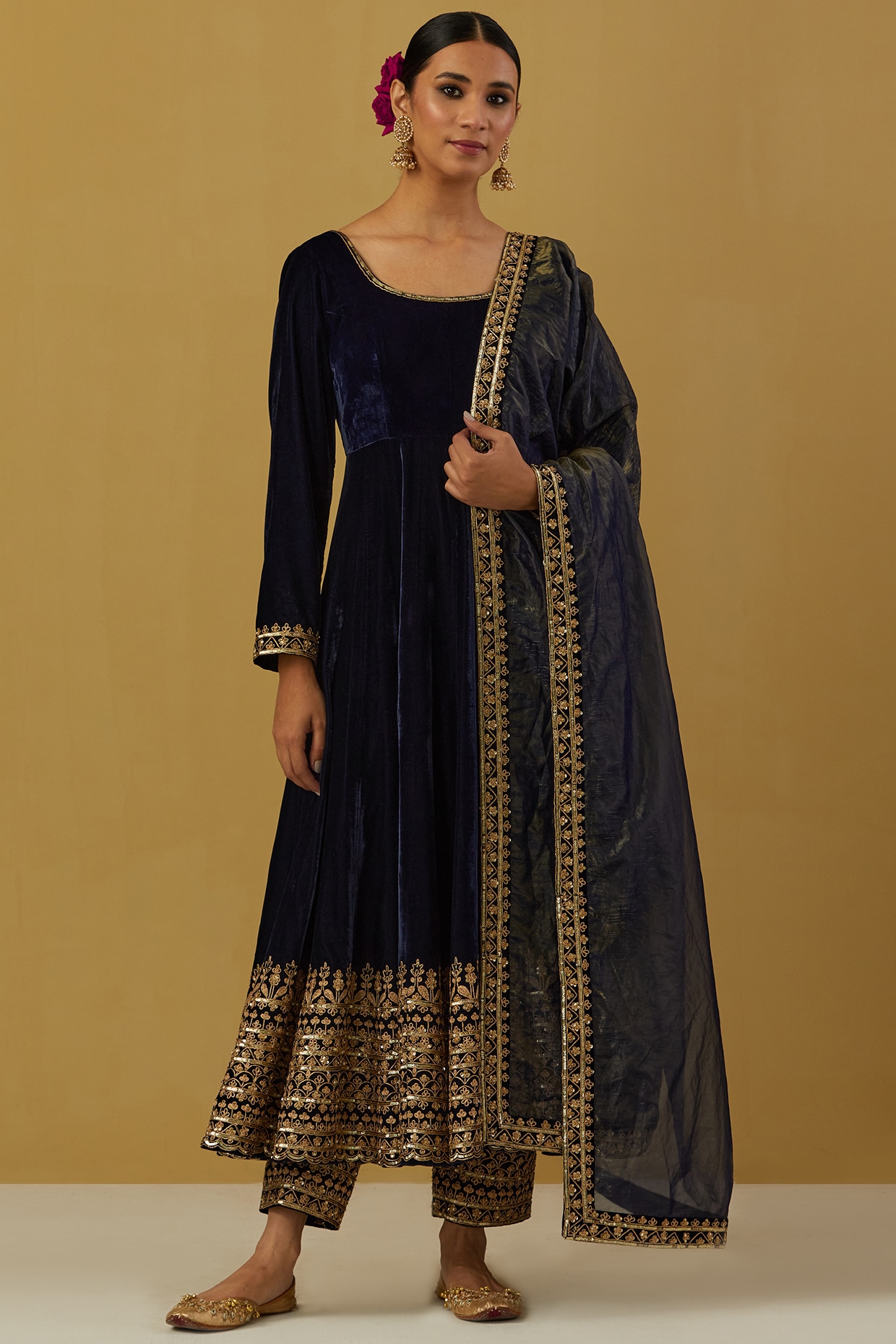 Anarkali Suits: Buy Designer Dresses Online | Lashkaraa | Velvet anarkali, Designer  dresses online, Anarkali suits