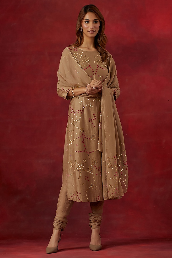 Beige Chanderi Silk Hand Embroidered Kurta Set by Ikshita Choudhary at Pernia's Pop Up Shop