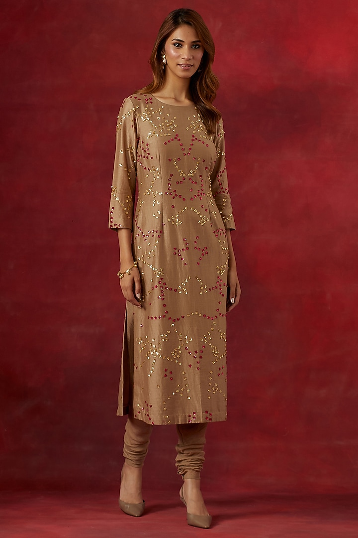 Beige Chanderi Silk Hand Embroidered Kurta Set by Ikshita Choudhary at Pernia's Pop Up Shop