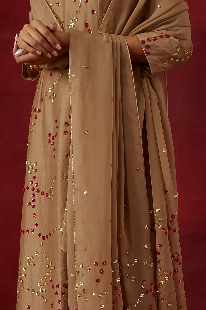 Beige Chanderi Silk Hand Embroidered Kurta Set by Ikshita Choudhary at Pernia's Pop Up Shop