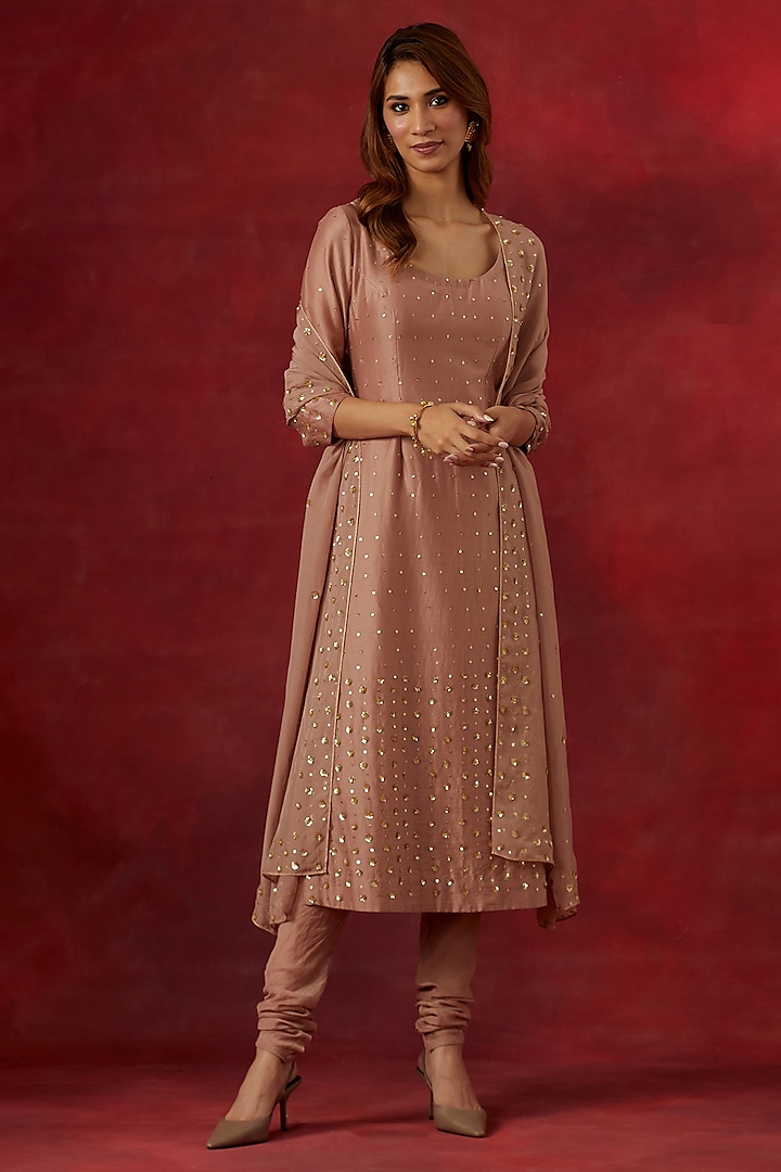 Blush Pink Chanderi Silk Hand Embroidered Kurta Set by Ikshita Choudhary at Pernia's Pop Up Shop