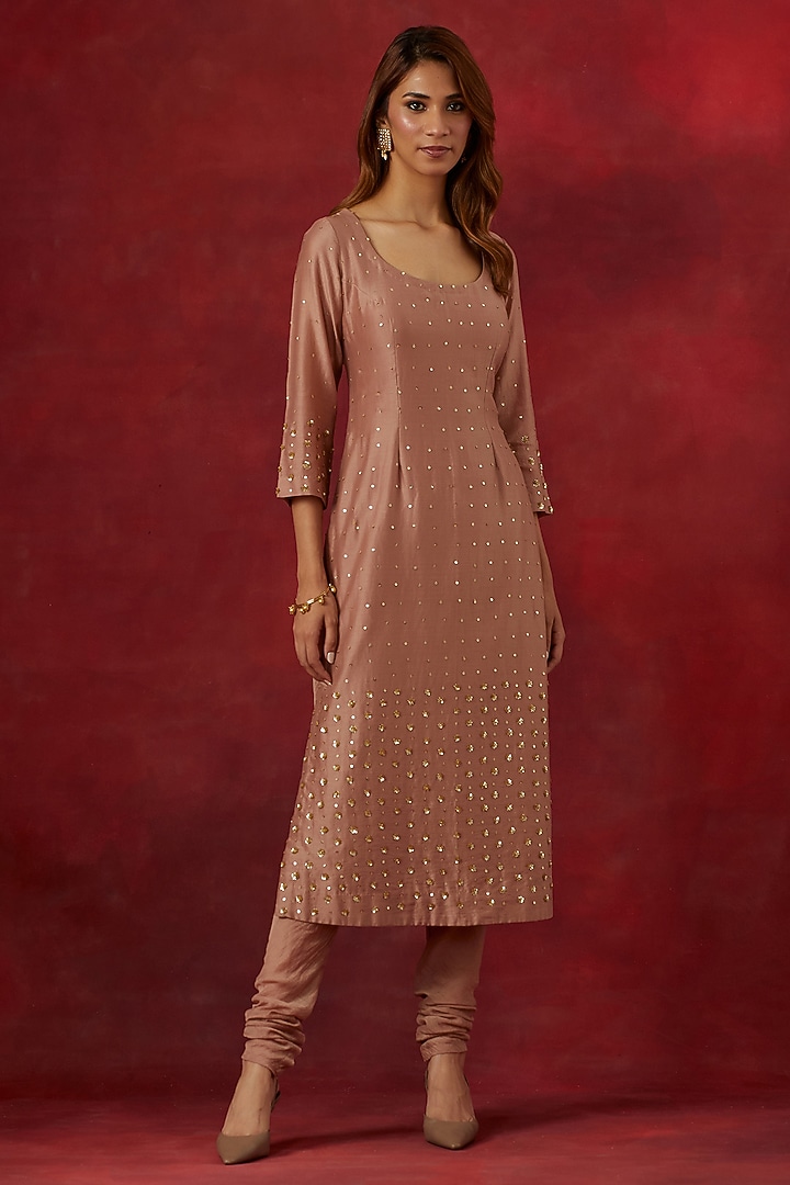 Blush Pink Chanderi Silk Hand Embroidered Kurta Set by Ikshita Choudhary at Pernia's Pop Up Shop