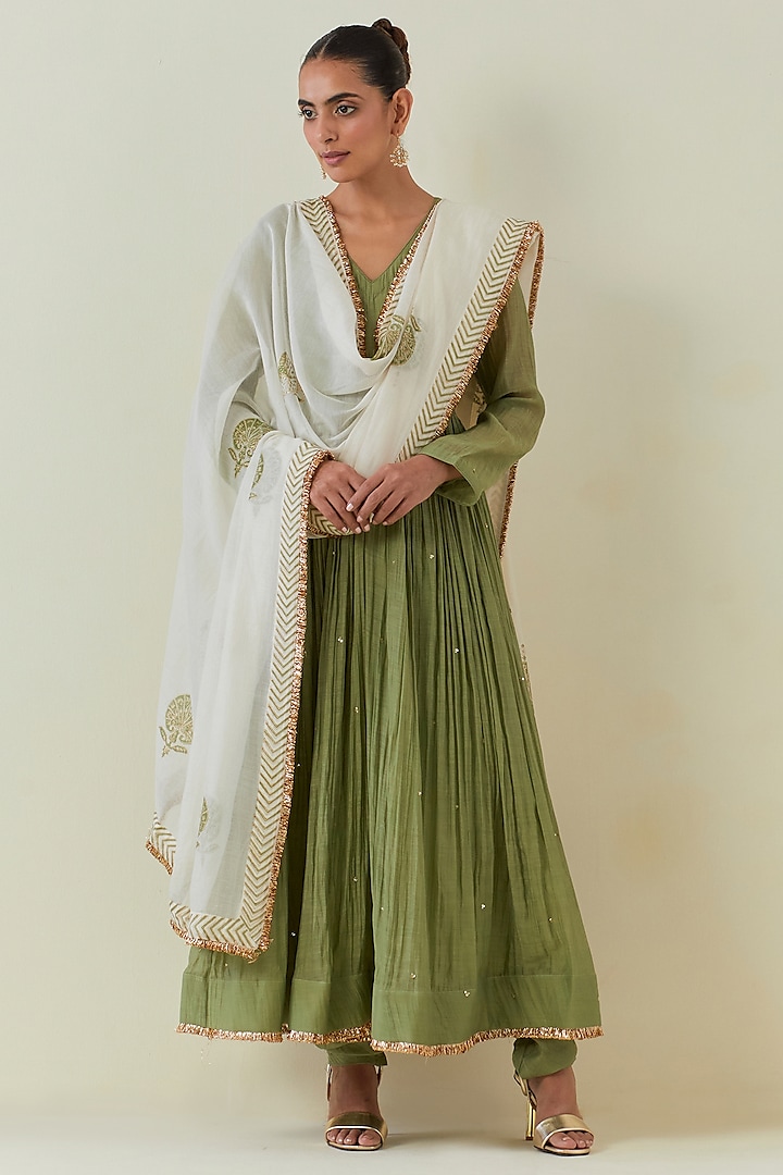 Green Chanderi Hand Embroidered Anarkali Set by Ikshita Choudhary at Pernia's Pop Up Shop