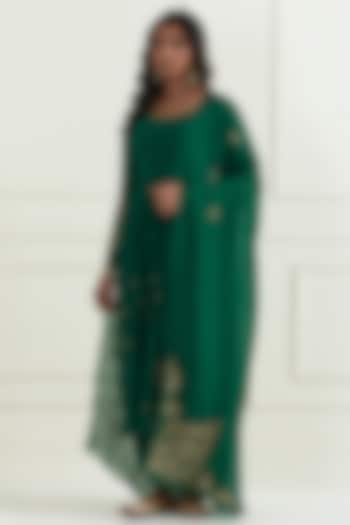 Green Chanderi Hand Embroidered Kurta Set by Ikshita Choudhary at Pernia's Pop Up Shop