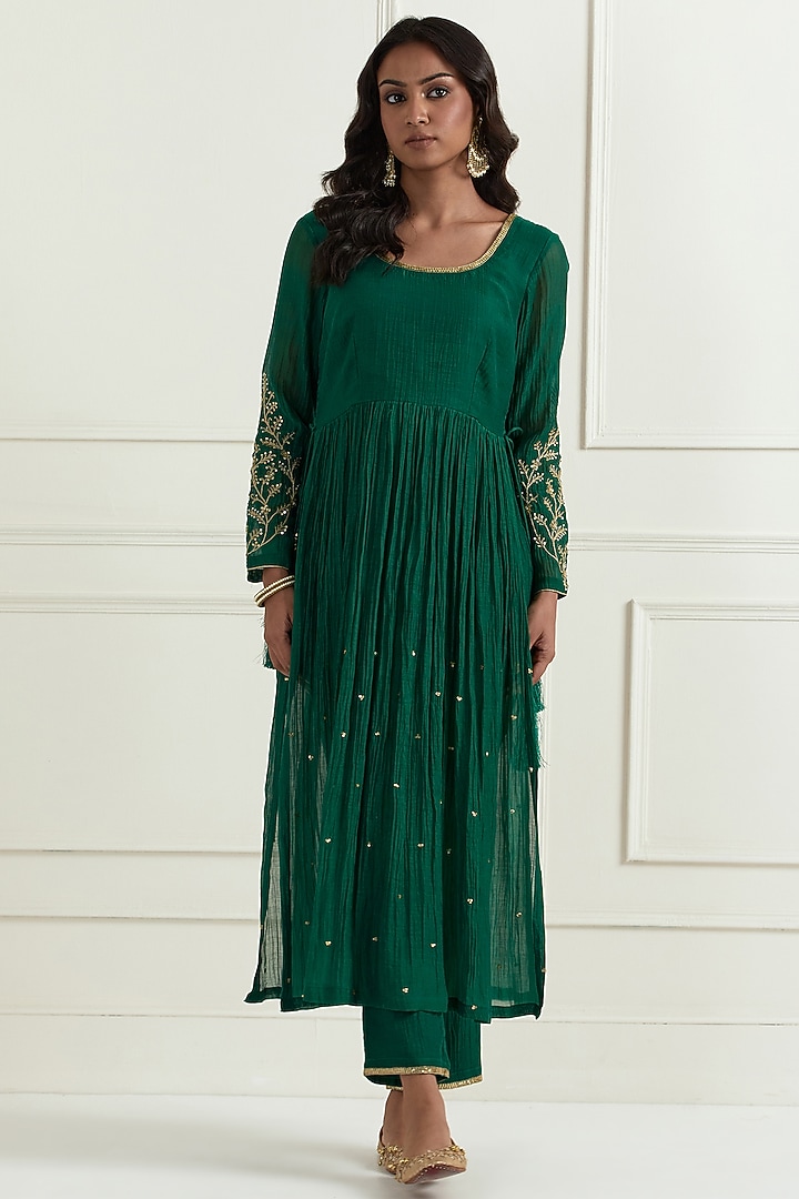 Green Chanderi Hand Embroidered Kurta Set by Ikshita Choudhary at Pernia's Pop Up Shop