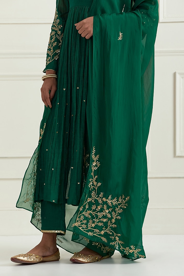 Green Chanderi Hand Embroidered Kurta Set by Ikshita Choudhary at Pernia's Pop Up Shop