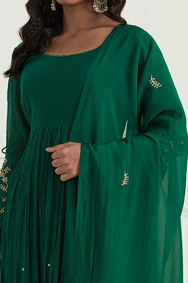 Green Chanderi Hand Embroidered Kurta Set by Ikshita Choudhary at Pernia's Pop Up Shop