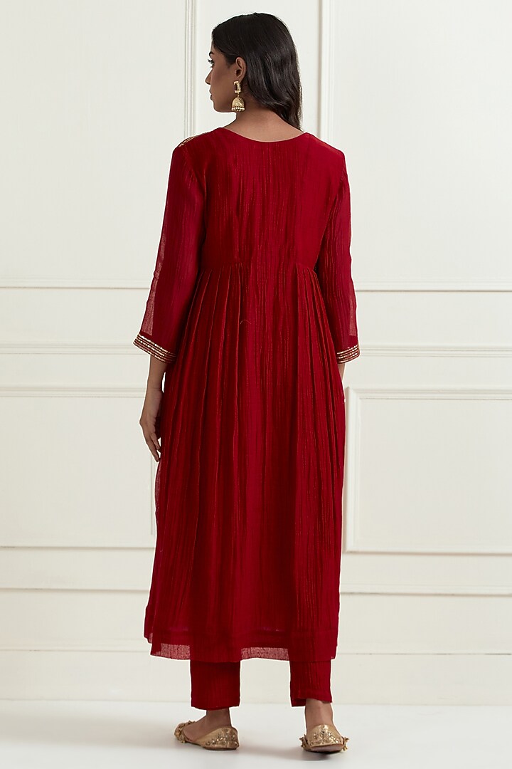 Red Chanderi Hand Embroidered Kurta Set by Ikshita Choudhary at Pernia's Pop Up Shop