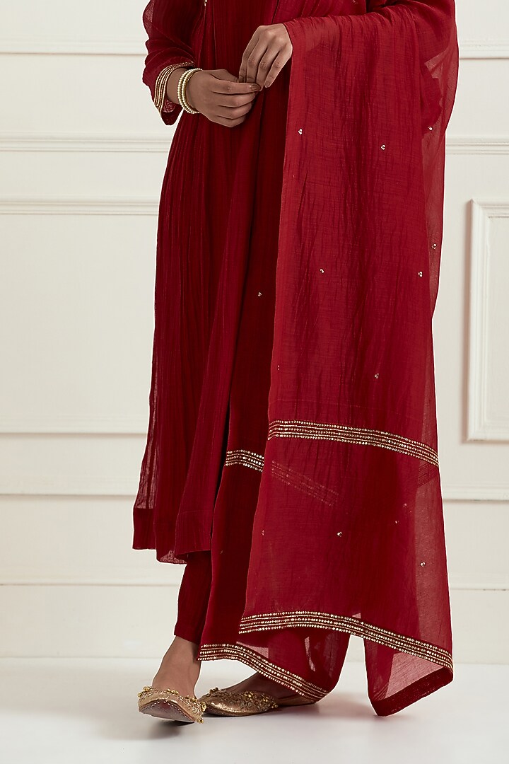 Red Chanderi Hand Embroidered Kurta Set by Ikshita Choudhary at Pernia's Pop Up Shop