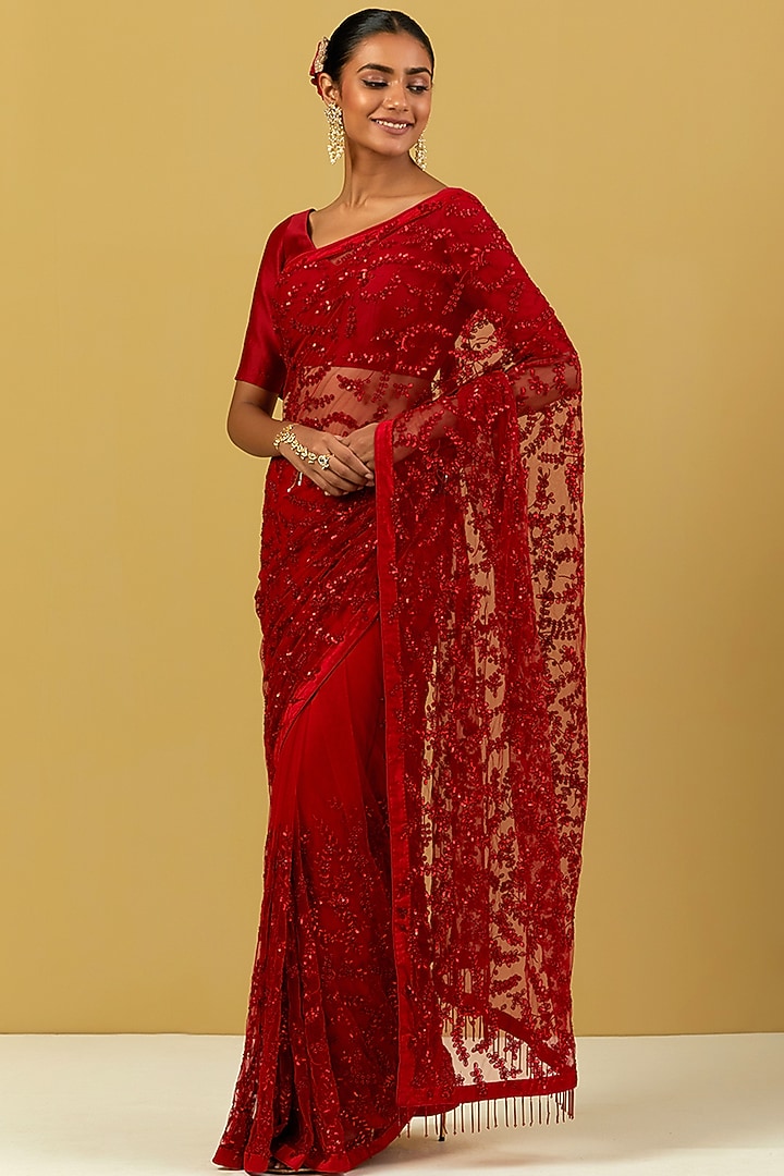 Red Net Machine & Hand Embroidered Reception Saree Set by Ikshita Choudhary at Pernia's Pop Up Shop