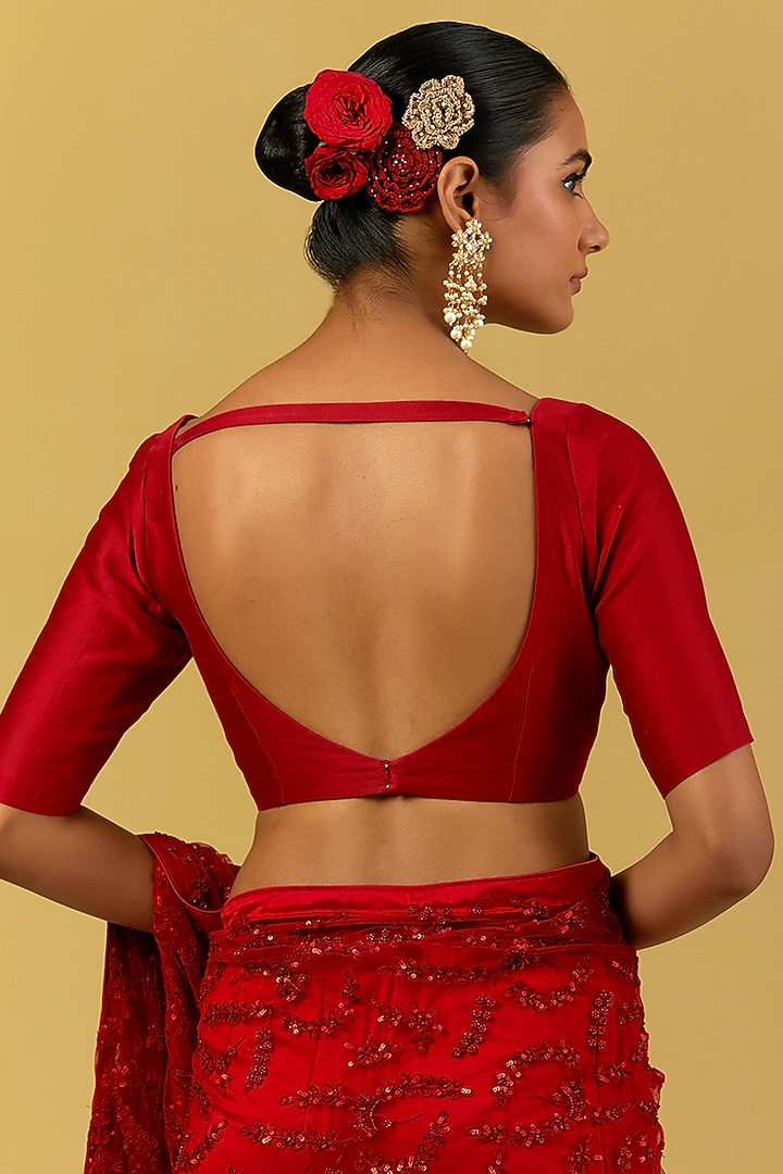 Red Net Machine & Hand Embroidered Reception Saree Set by Ikshita Choudhary at Pernia's Pop Up Shop