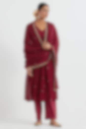 Red Chanderi Hand Embroidered Party Wear Anarkali Set by Ikshita Choudhary at Pernia's Pop Up Shop