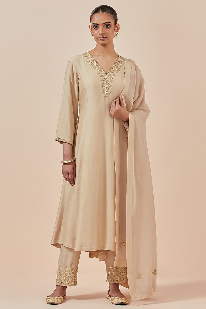Beige Chanderi Silk Embroidered Kurta Set by Ikshita Choudhary at Pernia's Pop Up Shop