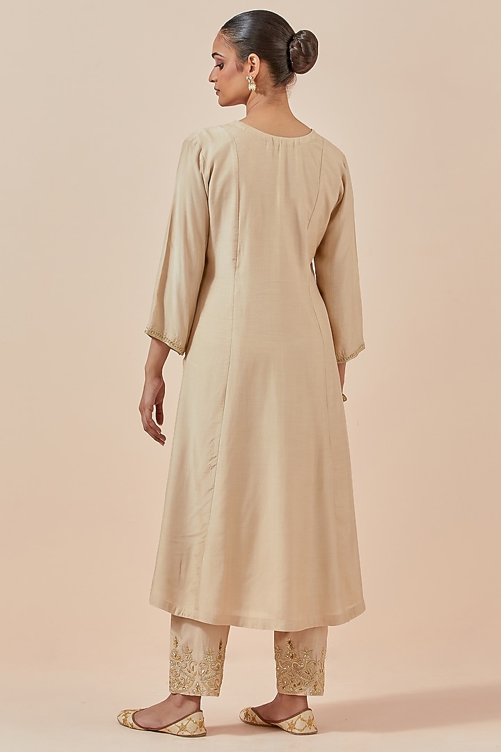 Beige Chanderi Silk Embroidered Kurta Set by Ikshita Choudhary at Pernia's Pop Up Shop