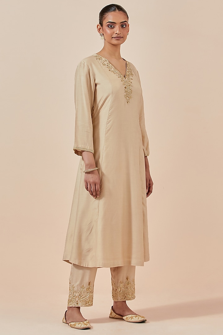 Beige Chanderi Silk Embroidered Kurta Set by Ikshita Choudhary at Pernia's Pop Up Shop