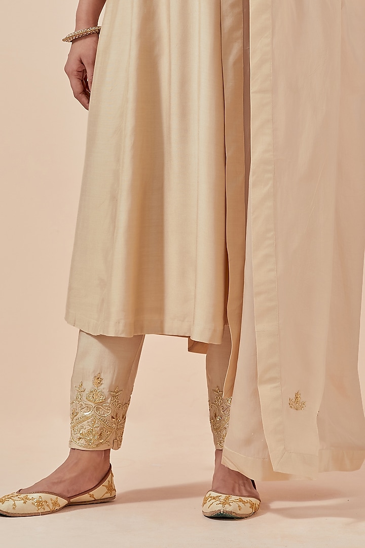 Beige Chanderi Silk Embroidered Kurta Set by Ikshita Choudhary at Pernia's Pop Up Shop