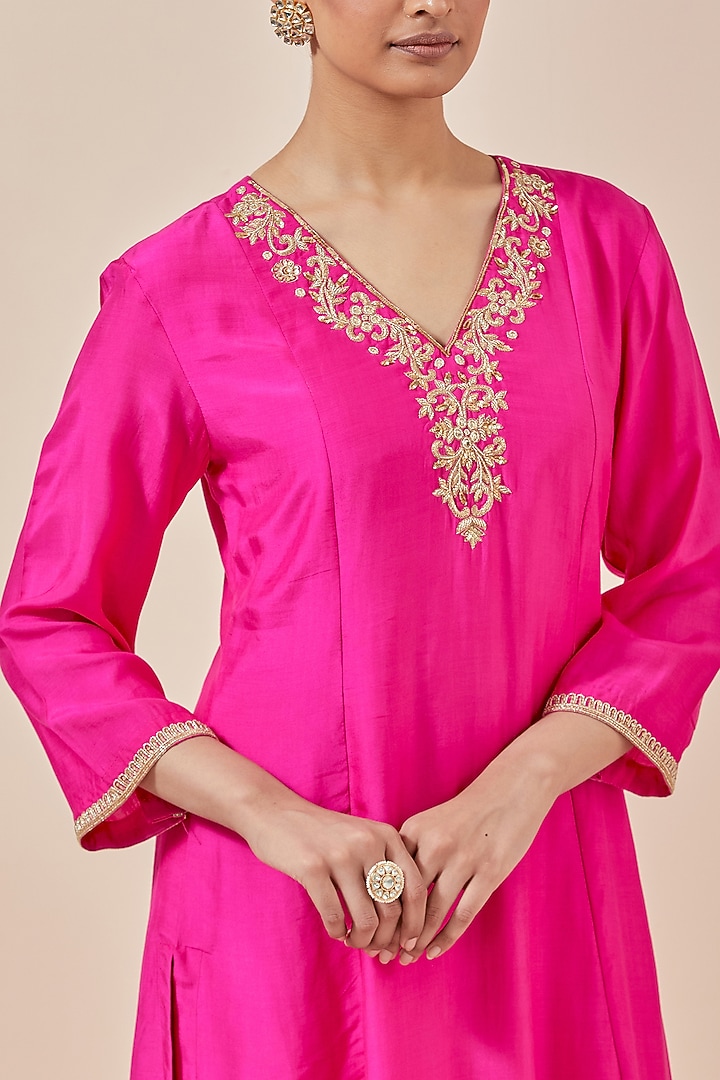 Pink Chanderi Silk Embroidered Kurta Set by Ikshita Choudhary at Pernia's Pop Up Shop