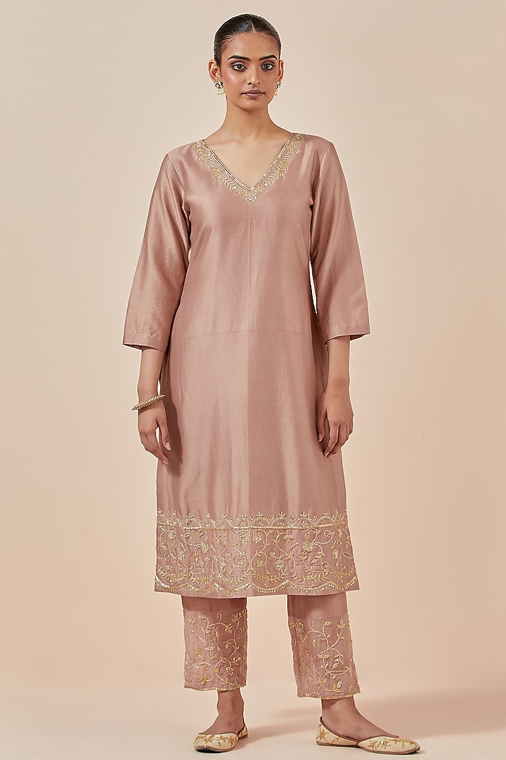 Dusty Pink Chanderi Silk Embroidered Kurta by Ikshita Choudhary at Pernia's Pop Up Shop