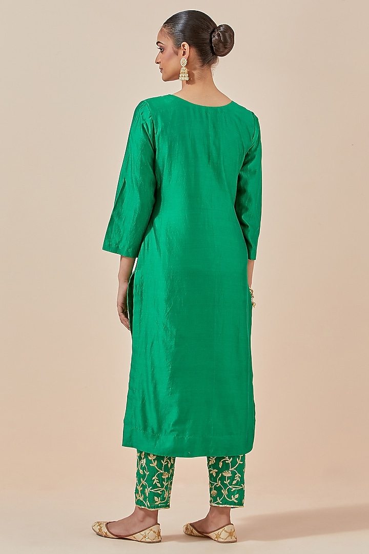 Green Chanderi Silk Embroidered Kurta Set by Ikshita Choudhary at Pernia's Pop Up Shop