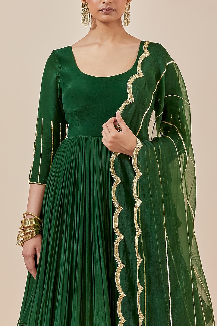 Green Crepe Embroidered Wedding Anarkali Set by Ikshita Choudhary at Pernia's Pop Up Shop