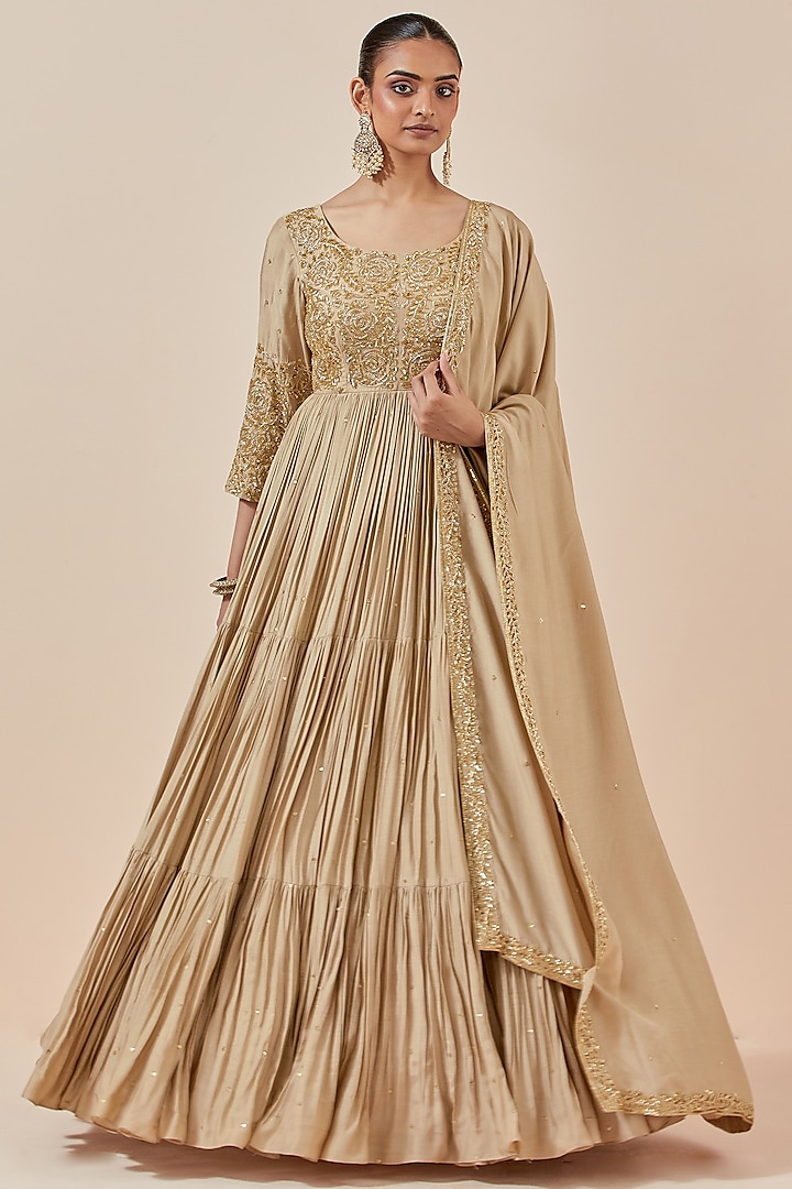 Beige Chanderi Silk Embroidered Anarkali Set by Ikshita Choudhary at Pernia's Pop Up Shop