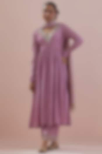 Lavender Muslin Hand Embroidered Anarkali Set by Ikshita Choudhary at Pernia's Pop Up Shop