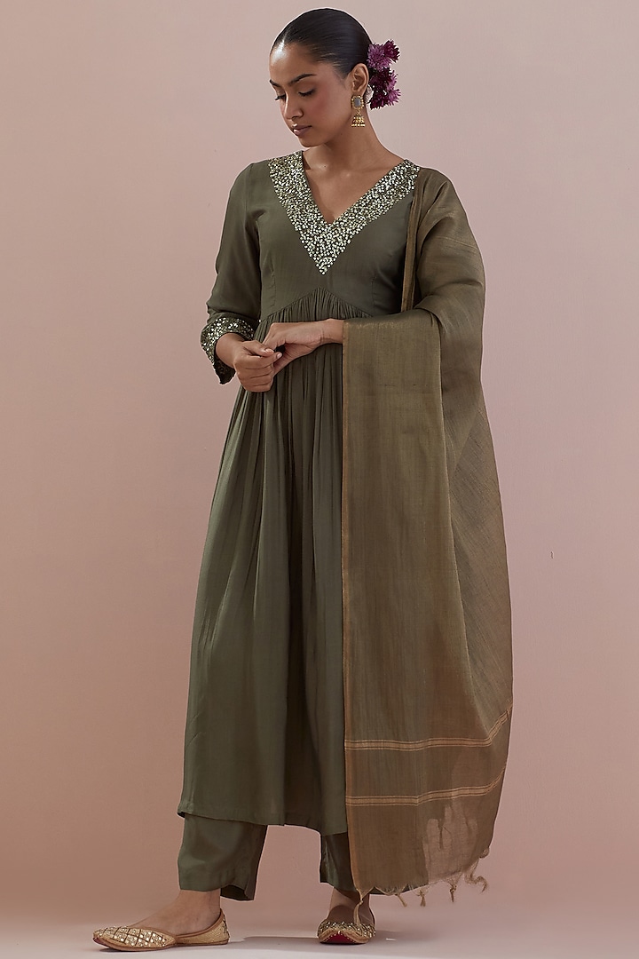 Green Muslin Hand Embroidered Anarkali Set by Ikshita Choudhary at Pernia's Pop Up Shop